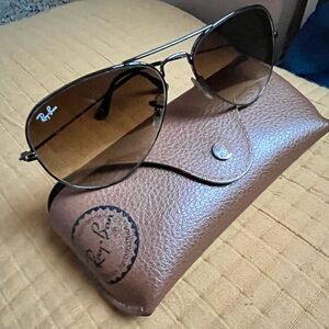 Classic Aviator Ray-Ban Sunglasses with Brown Leather Case